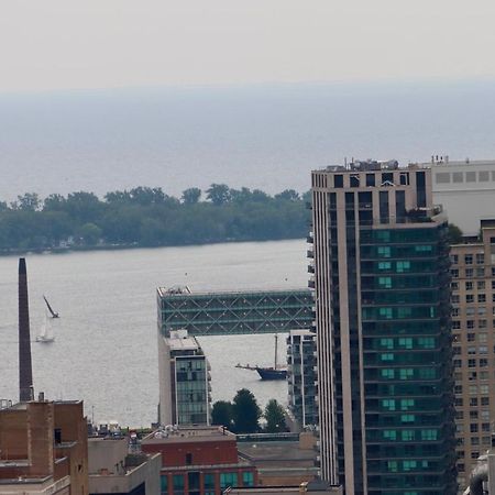 Apartment/2Bedrooms/2 Full Bathrooms/Free Parking Торонто Экстерьер фото