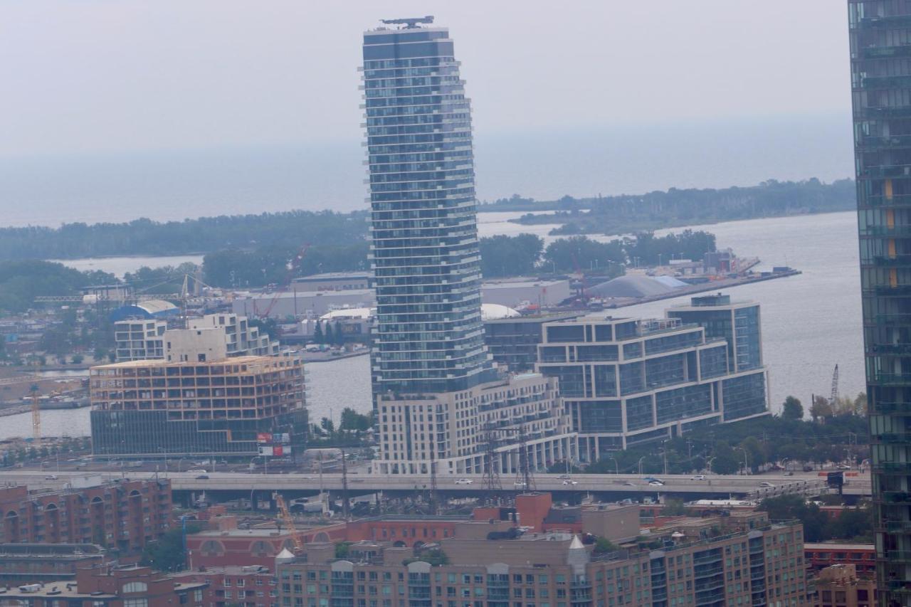 Apartment/2Bedrooms/2 Full Bathrooms/Free Parking Торонто Экстерьер фото
